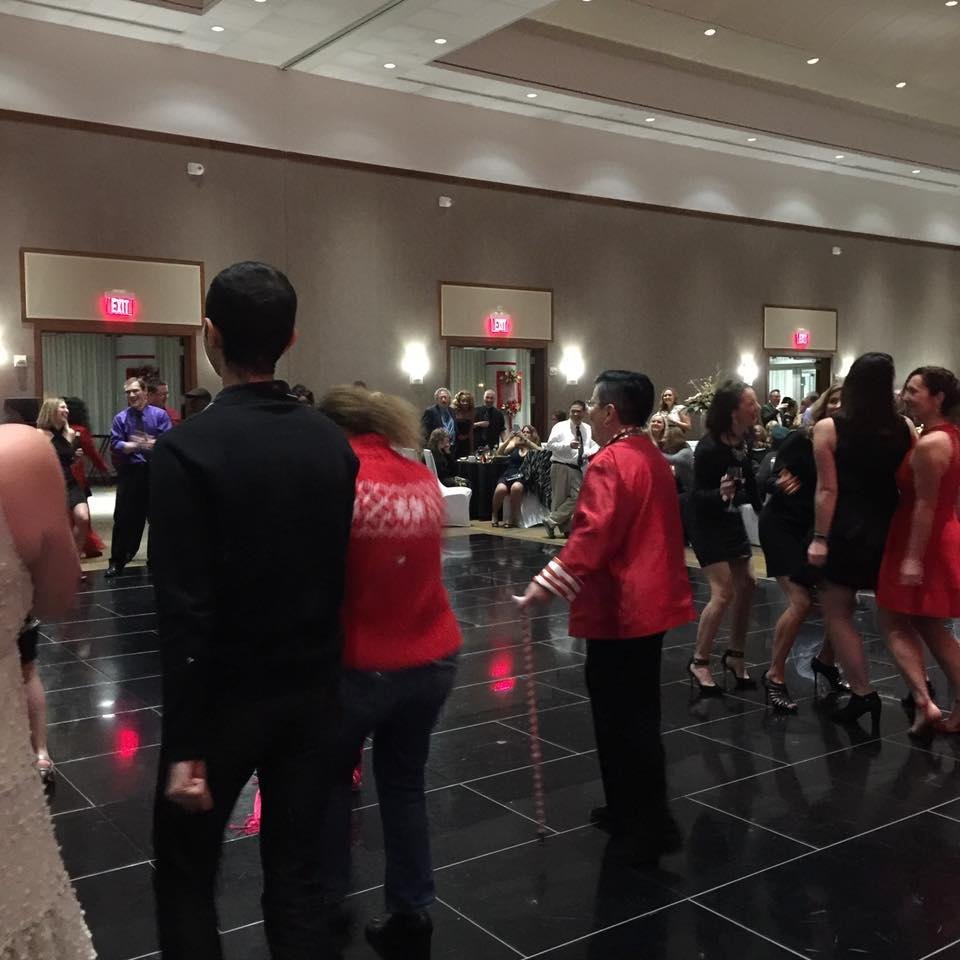 That's me in the middle trying to dance, had sooo much fun at HoCo holiday party. So so many of the people I miss. I love you all so much!❤️💙💗💛💜💜