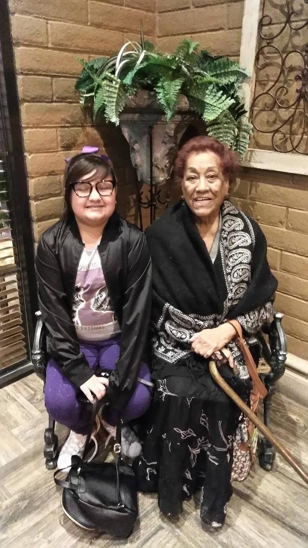 Mi Madre, y mi sobrina.