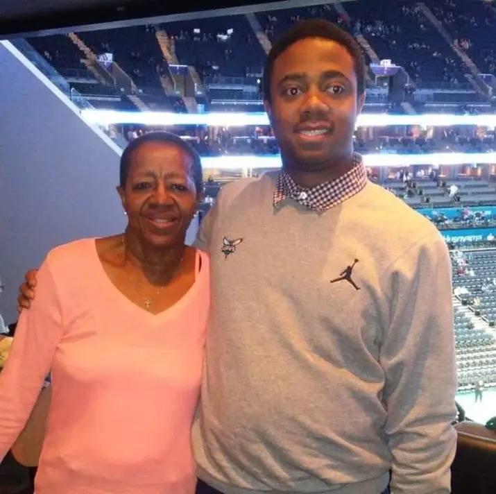 Lamichael Mitchell's album, Mobile uploads