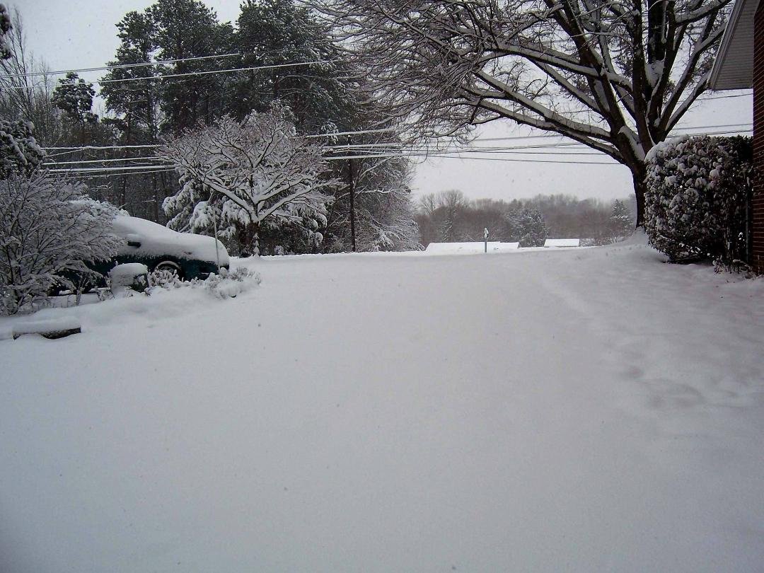 6-8 inches of snow. No road traffic tonight and churches are closed tomorrow!