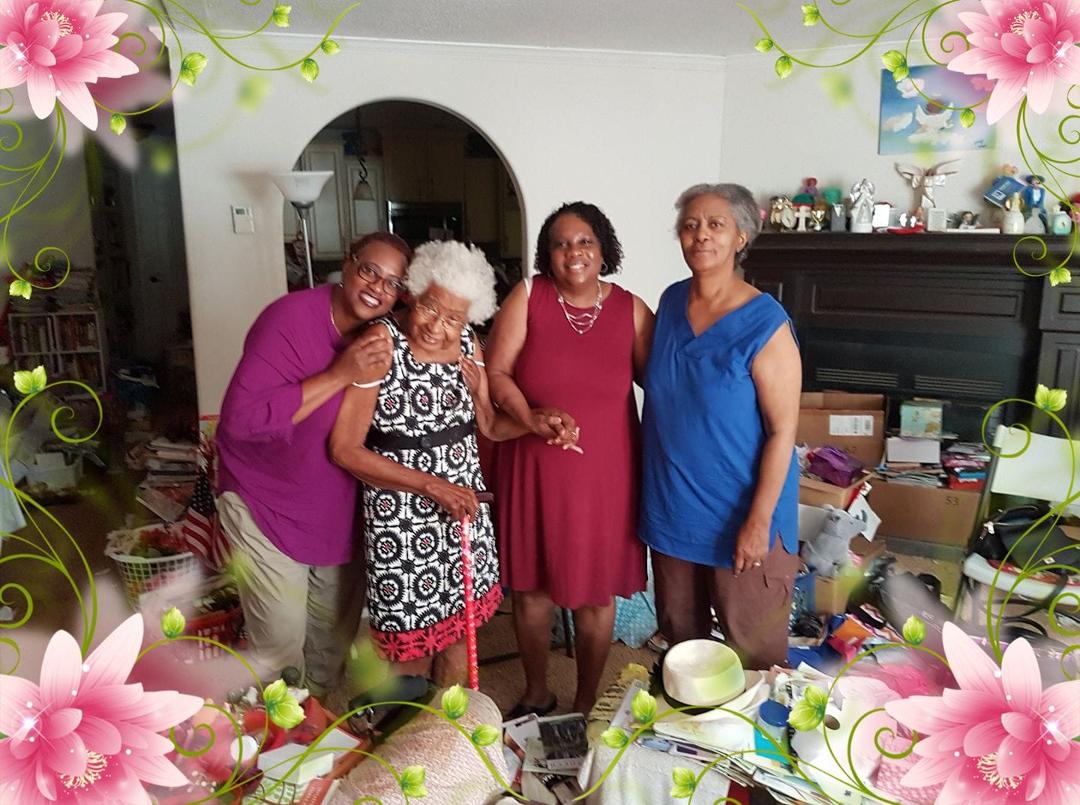 We went to see Aunt Mary Lee and cousin Joyce. My daddy's older sister who is 90 yrs young.