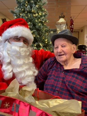 Dad and Santa Wish I could have been there with him❤️