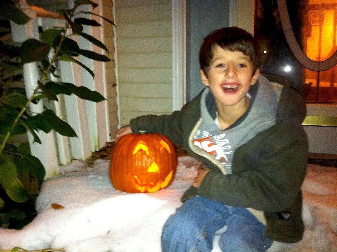 There's something seriously wrong with this picture!!  Snow + Pumpkin = Trick, NOT treat! haha.