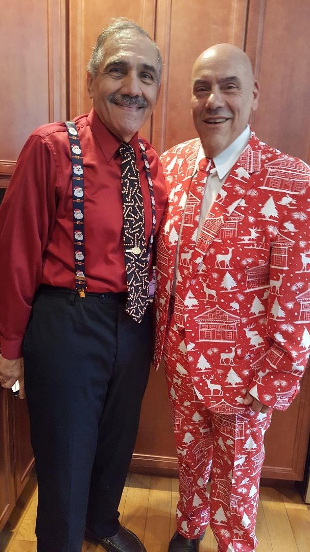 What a nice time at a John and Sue's Christmas party..how's that for the HOST with the MOST..lol..we had a great time..thank you both for a fine evening..!!❤