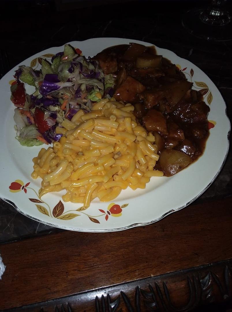 Tonights supper...comfort? Dining casually again in the bar room, watching THE CROWN on the tele.