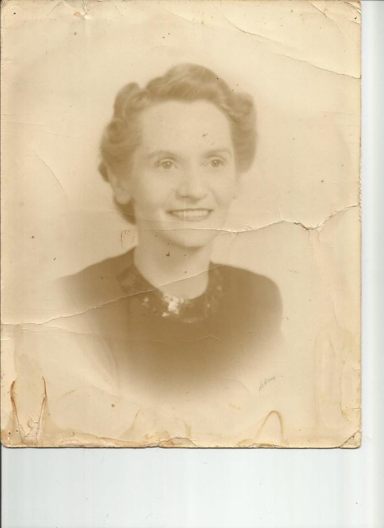 Cotie clan can someone identify the lady in this picture?