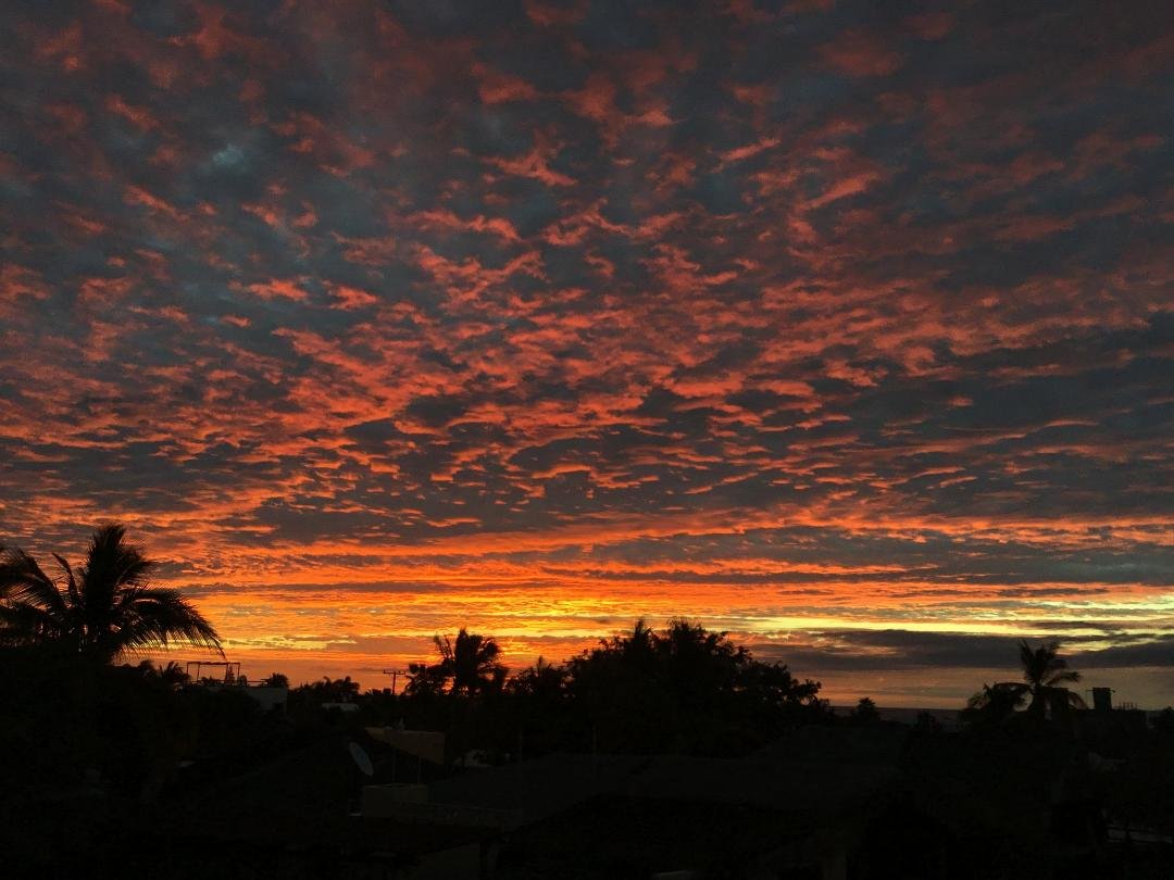 Early morning sunrise over the Sea of Cortez. A very nice way to start a day. I miss those days....and my friends there.