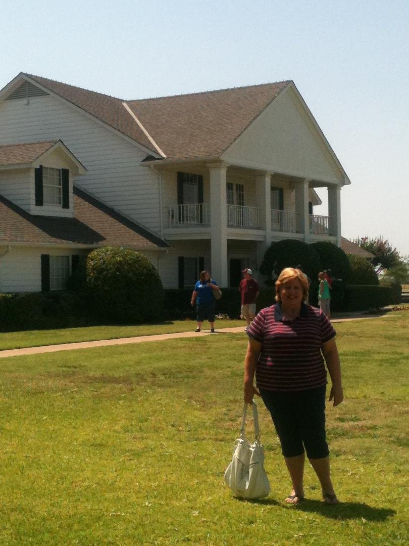 Aimee @ Southfork....who shot JR?