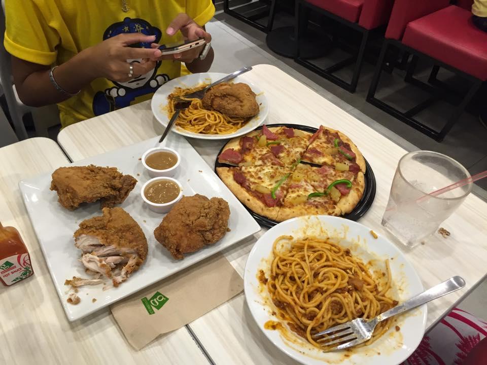 Supper at Greenwich E Mall with my wife and her daughter....outstanding times!