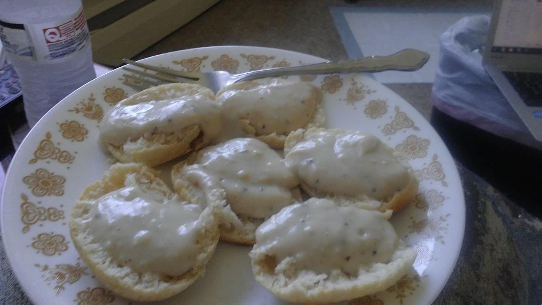 Made biscuits and gravy for lunch. Jake i cant make them like u lol