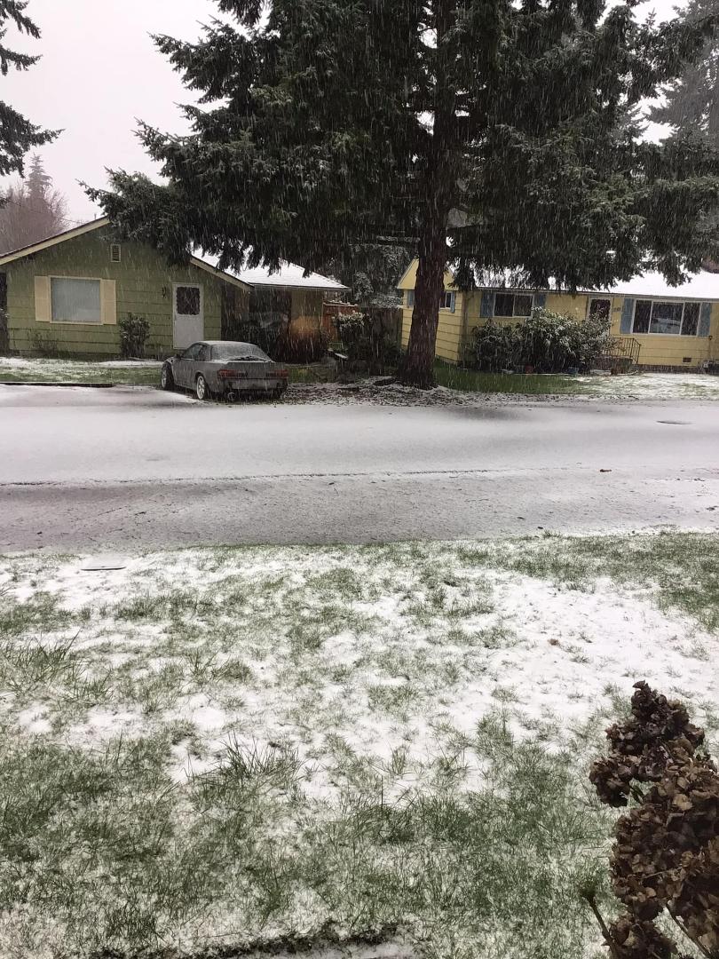 This is happening right now!
Yes…SNOW,!!!