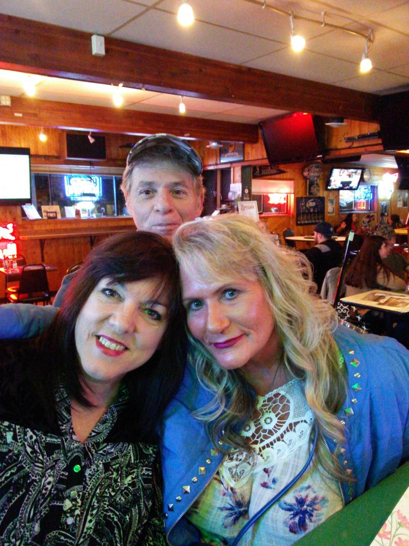 My long time friend Leslie's birthday get together at the Bonney Lake tavern in Bonney Lake Thursday night! Hugs beautiful! Think we got photo bombed, lol...