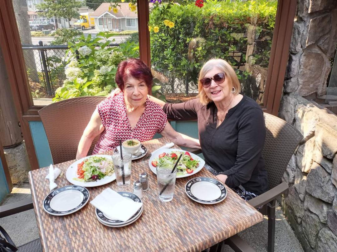 Wonderful lunch today at Coho Cafe with my dear friend, Cookie Schlocker. ♥️