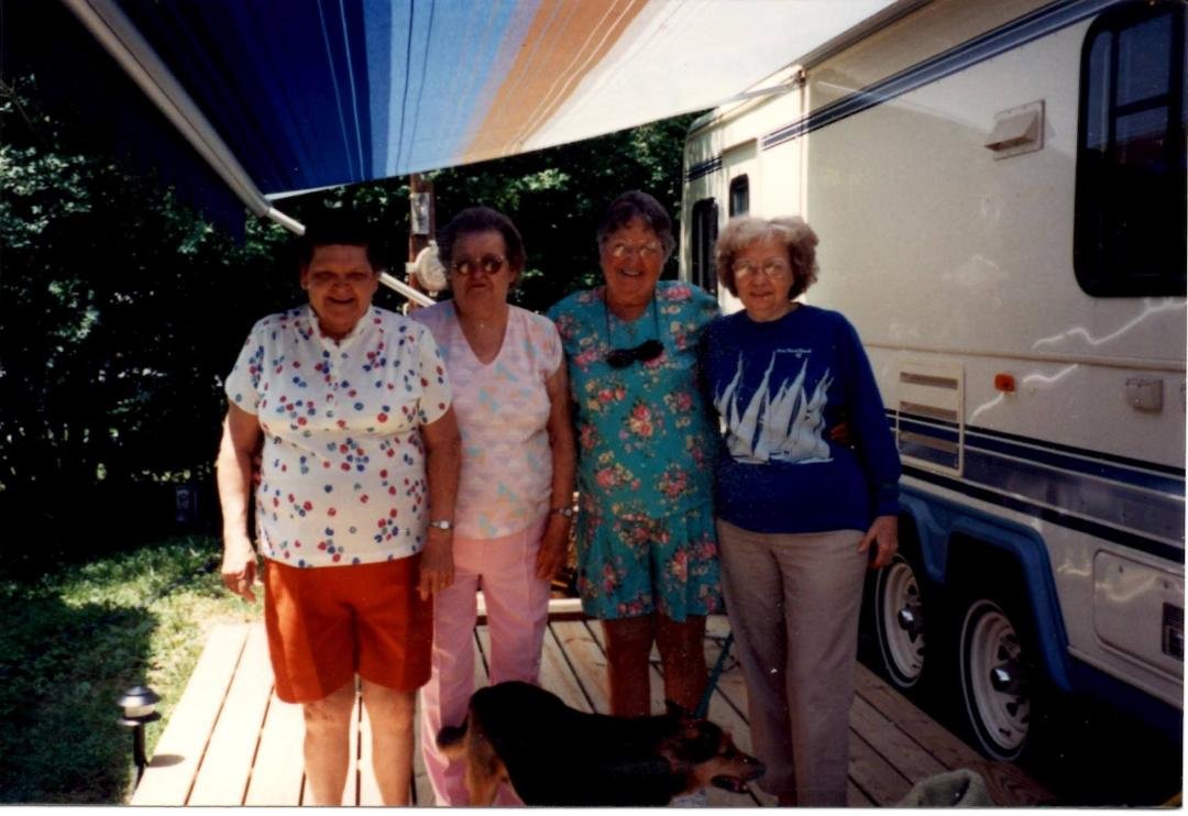 aunt alferetta, aunt mary, aunt emilia and mom