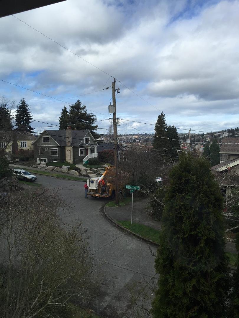 No power -- but look, City Light crew roars to the rescue!
Anything I shoul unplug first...??