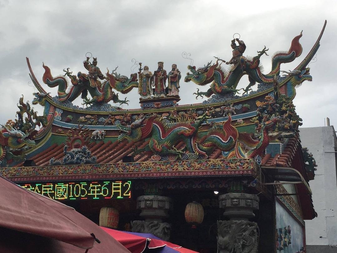 One of the temples in the Jintong Market, and the carvings that were on the temple...
