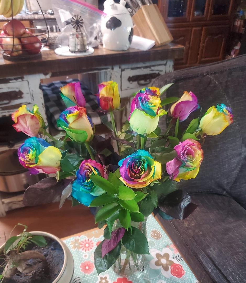 My sister sent me these beautiful flowers for my birthday🤗 I love them!!!