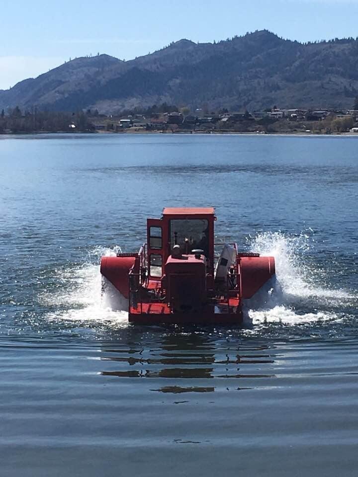 ❤️ Big Red, milfoil thrasher, hard at work, Lake Osoyoos ❤️