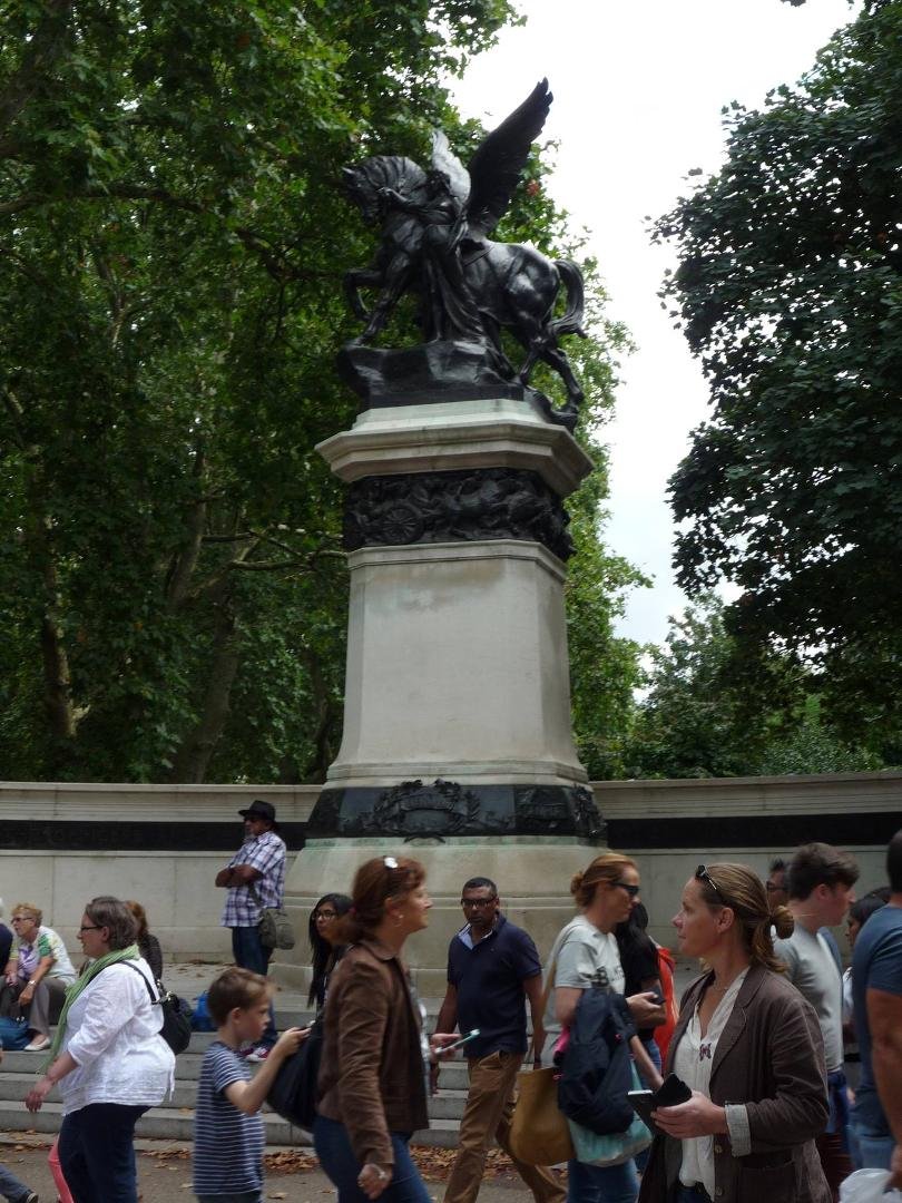 One of many statues along the way on the Mall