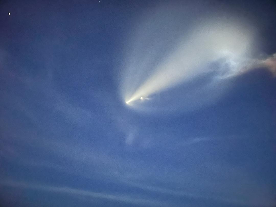 Launch of Inspiration 4. (Bright dot on left 2nd stage, dot to its right is 1st stage booster. Perfect weather to watch from the beach.