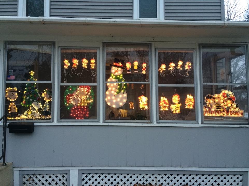 Got the Stedman's "Peanuts" porch decorations put up today. It keeps looking even more like Christmas every day around here.