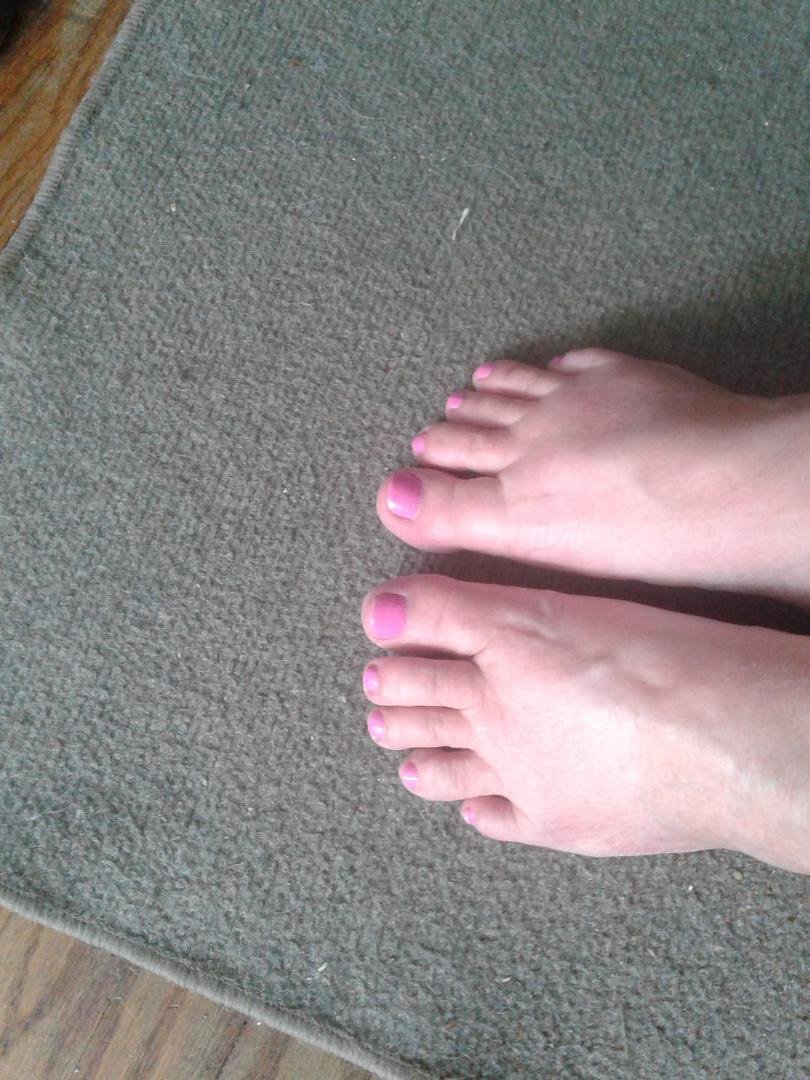These are my new pink toes, got a pedi for My birthday. Thankyou to my daughter Suzanne.