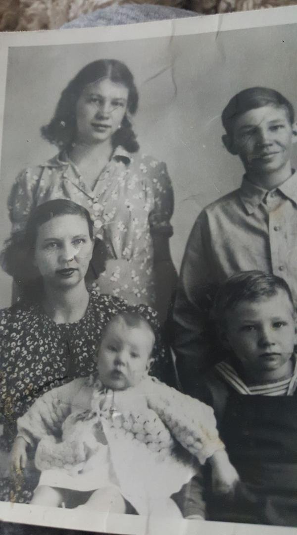 I found this treasure while packing to move. It is it is Fay, Bill, Della, Lavonda, and Steve Smith. Given my mom's age I would guess it to be in 1947 probably early 1947.