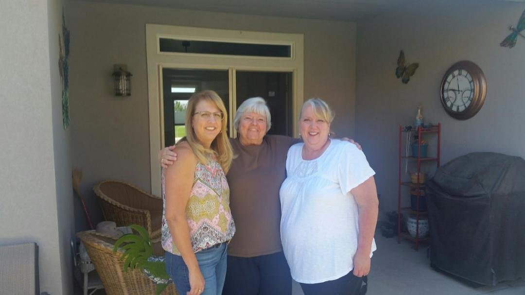 My beautiful daughter Charnee on my left and my 'other beautiful daughter' Lisa on my right. Love these girls!
