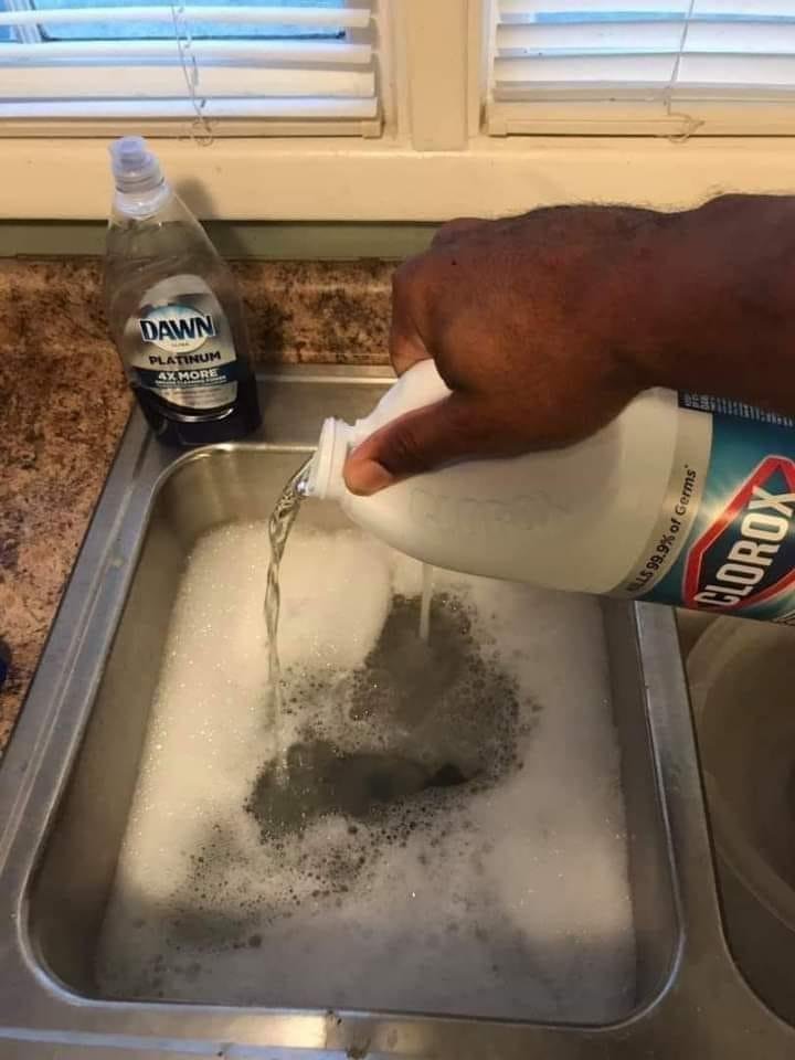 Do You PUT Clorox In Your Sink??...
TO Wash Your Dishes...
Speak On It.. And Don't Be Weak On It...
💪😬