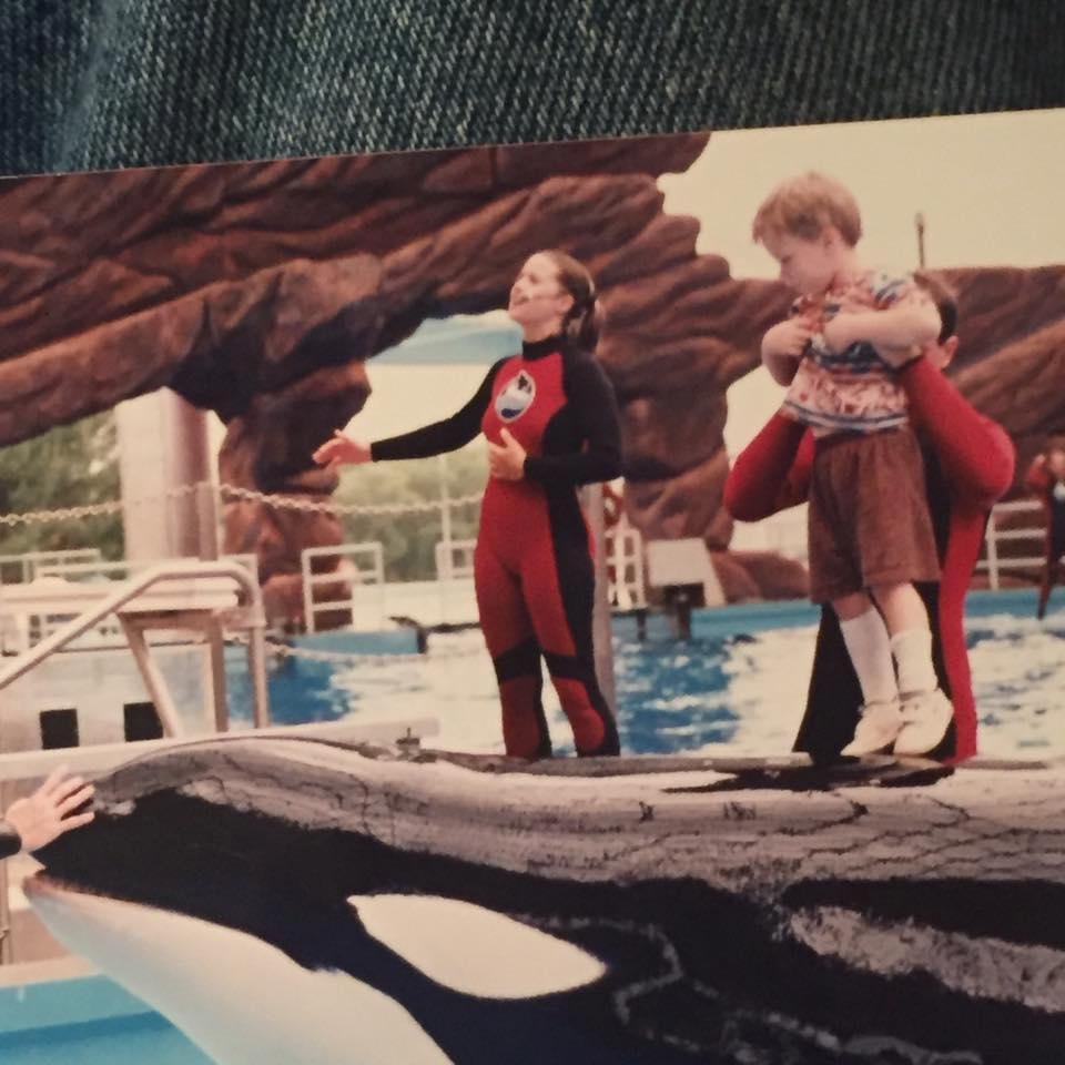 Austin at Seaworld Knees Locked not going to sit.