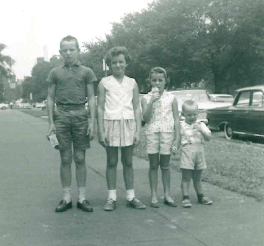 Happy birthday to my sister, Linda!  How sad my life would be without you and your big sister ways!