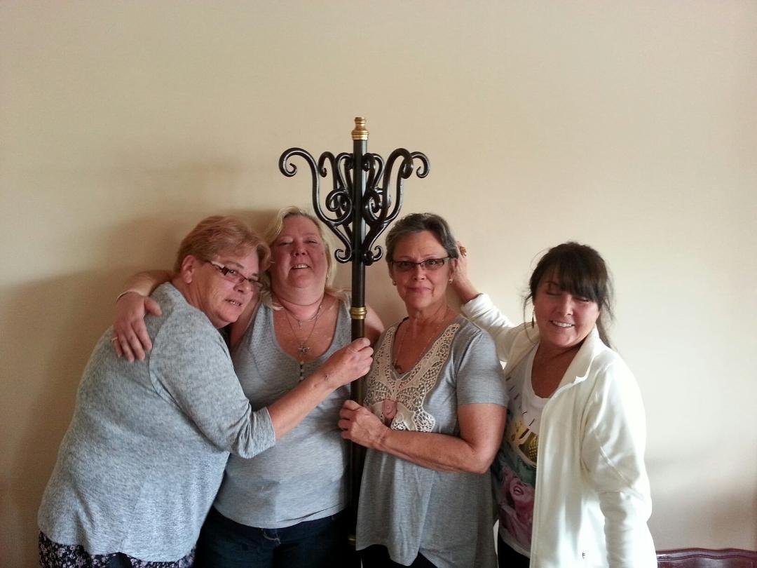 IRiverdale girls at Chenoy's having lunch