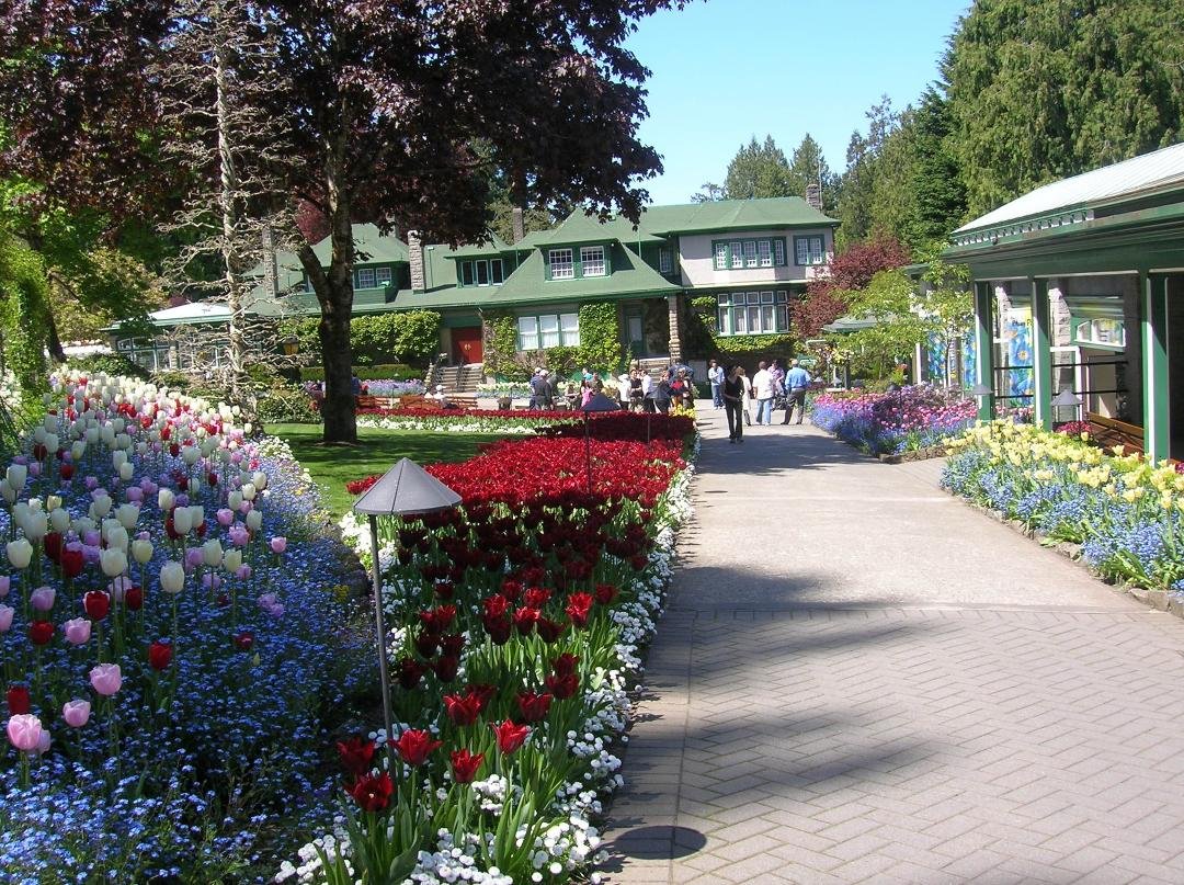 The former residence of Mr and Mrs Butchart, which now houses several restaurants.