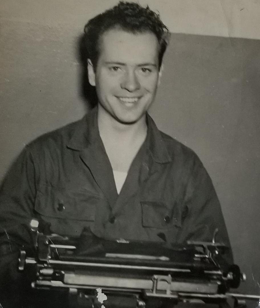 Remembering my Dad Joe Smith who would have been 94 today. I miss that smile 💚
