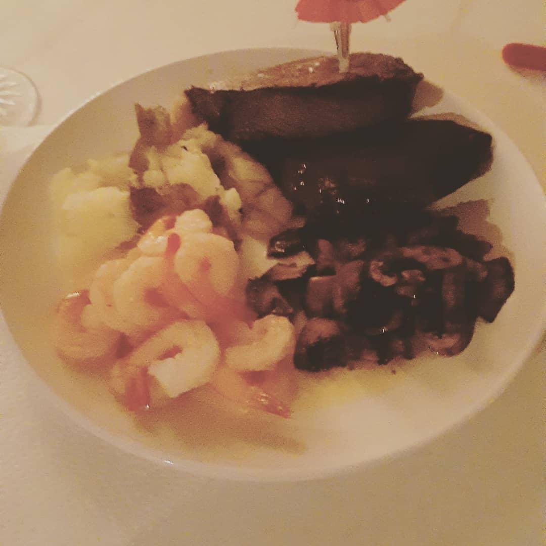 Yummy Christmas din din with wine