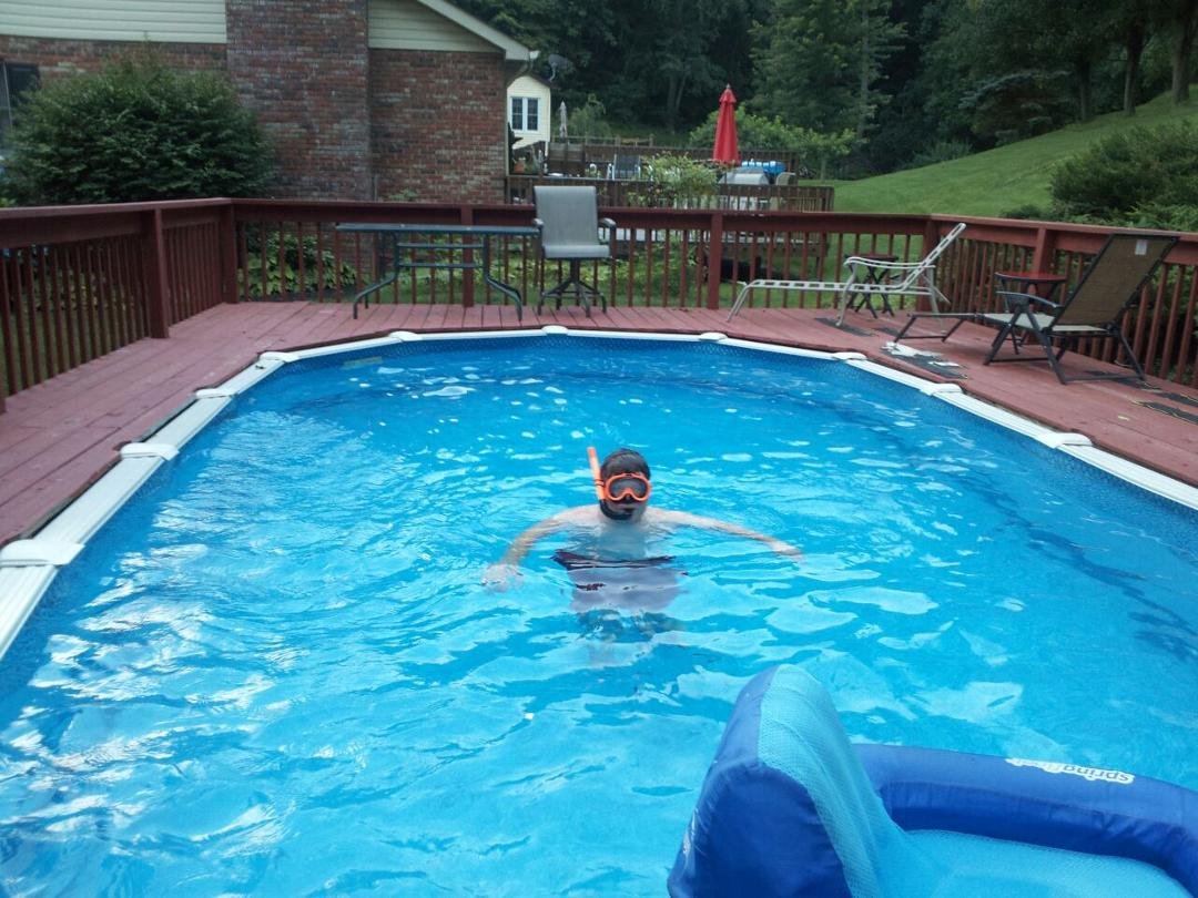 Corner enjoying the pool.