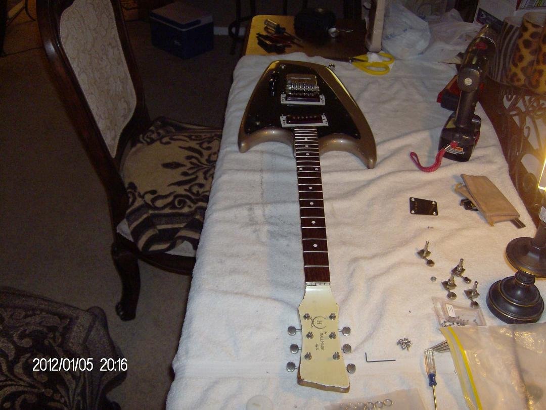 And this friends is the real surf guitar!! And the pickups sound proove it!! There is so much about it that screams Semie, the neck is super thin like a Moserite, with a zero fret nut!!! The tuners are 3 + 3 Kluson 1967 cir