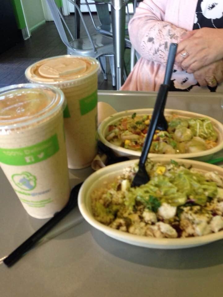 Break from class. Good tummies at Grabbagreen with Sonia Rivera.