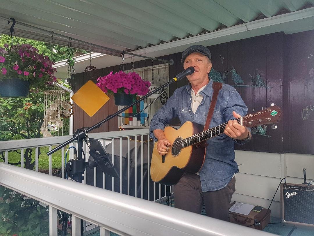 Great acoustics on the back porch! When you play for a gentleman who is 92, and who has all his friends there, you get a lot of requests for "Turn it UP!" and "Louder, Please!". It's kind of a musician's dream, huh? My Fend
