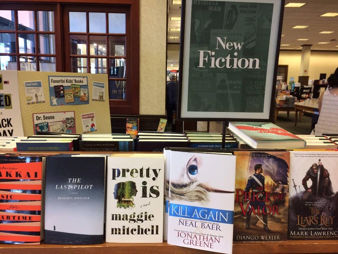 Pic from my sis Wendy Mitchell Starkweather of the Las Vegas Barnes and Noble storefront today. Cool beans!