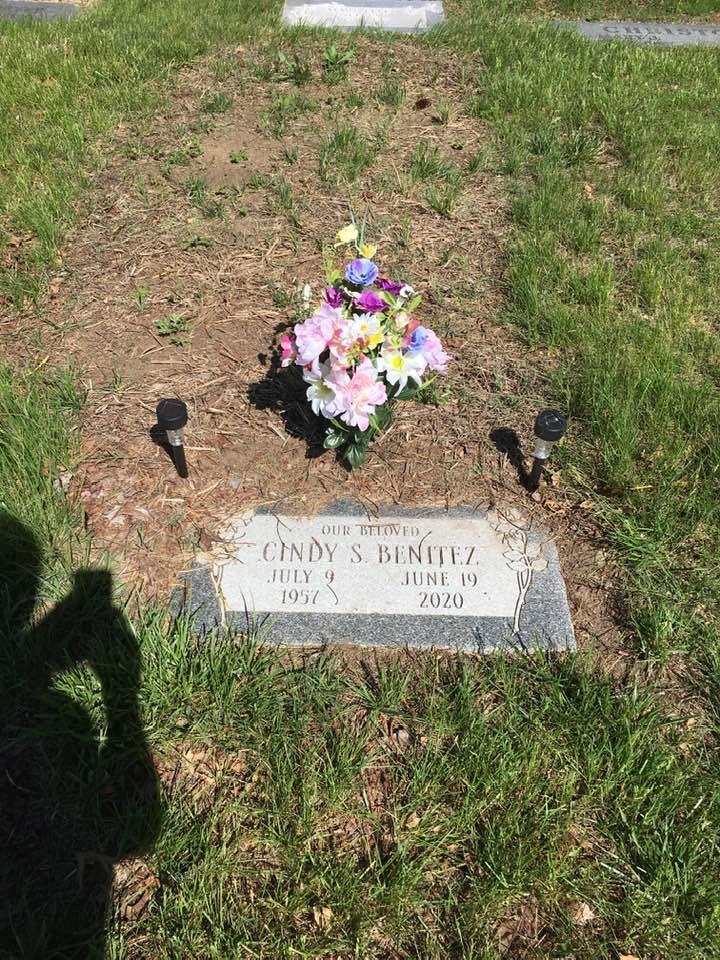 Cindy has flowers for Memorial Day I went today talked to her for a while sure miss her