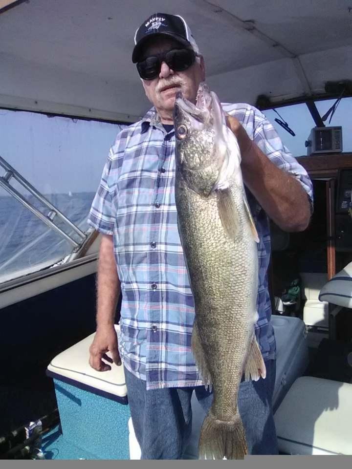 29 in. walleye i got today sunday the 5th. took longer today to limit got 18 again. 58 for 4 days