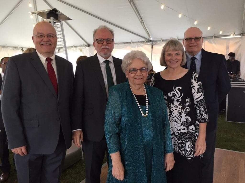 Happy Siblings Day to my brothers!
Kennie, Paul, and Mark! God Bless You!
...and of course, our wonderful Mama, too!