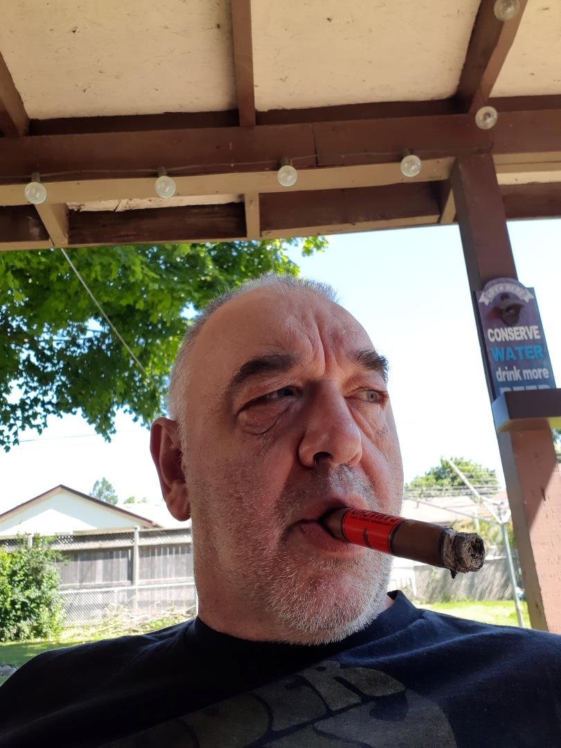 Enjoying s CAMACHO Corojo before work with my tea #cigar #relax