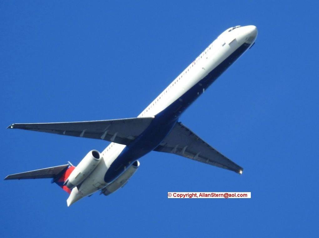 My photo of MD-88 N975DL as "Delta 2459" over my house on approach to Melbourne Intl Airport, coming from Atlanta GA this past Saturday. No telling how long we will continue to see the venerable Mad Dogs (MD-88s) flying.
(S