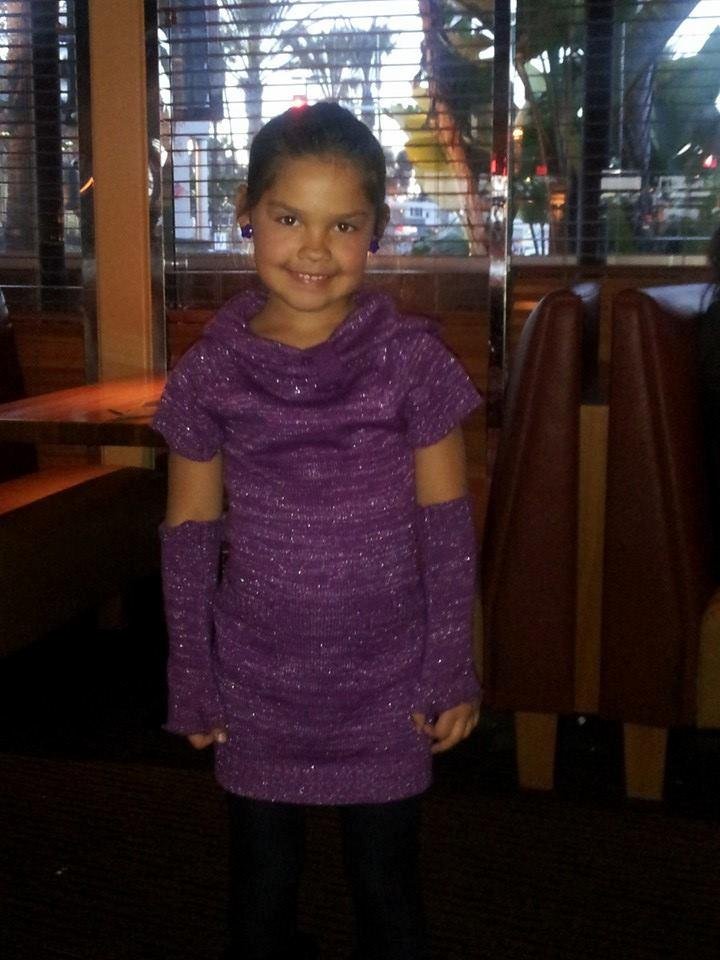 Analis & I celebrated her "Superstar"award this evening with a supper at California Pizza Kitchen. She looks so cute in purple, don't 'ya think?