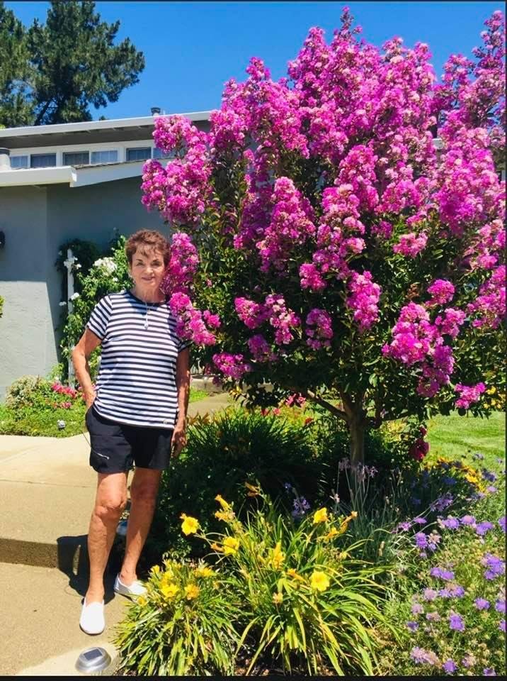 Our Crepe Myrtle is in full bloom, so pretty.  My neighbor thought I should be in the picture😉😉
