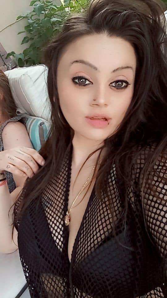 Dezarae Conniff's album, Mobile uploads