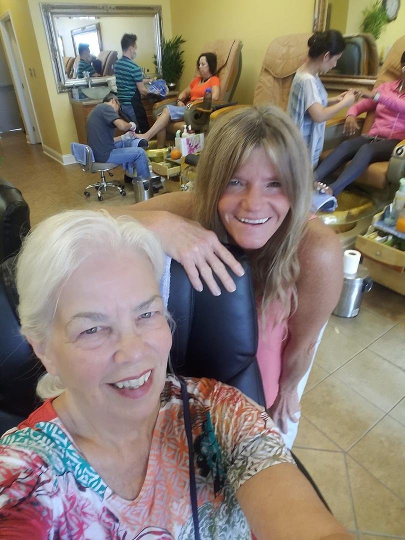 Wishing Padi Walters a very happy birthday as I remember our fun times together when she visited Perry Bailey here in Alabama! Hope your special day is awesome!!!🎂🎁🎀🍦❤