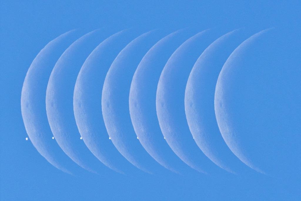 Daytime Moon Meets Morning Star
Image Credit & Copyright: Katarzyna Kaczmarczyk
Explanation: Venus now appears as Earth's brilliant morning star, shining above the southeastern horizon before dawn. For early morning risers